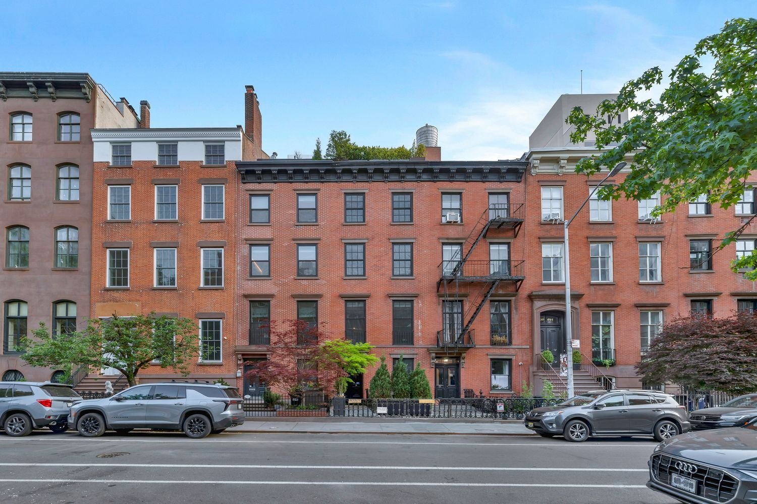 Buying a Manhattan Townhouse: A 2026 Buyer’s Guide